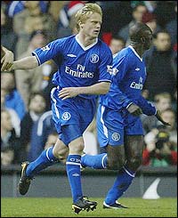 Damien Duff celebrates scoring for Chelsea