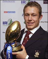 Wilkinson is rewarded with the Zurich International Rugby Player of the Year Award in 2002