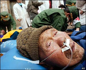 An elderly man affected by sulfurated hydrogen receives treatment