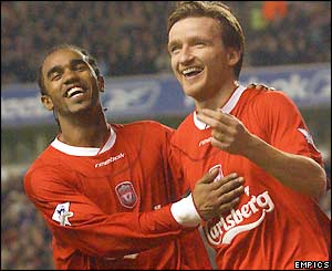 Florent Sinama-Pongolle and Vladimir Smicer celebrate 