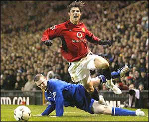 Cristiano Ronaldo is fouled by Everton's Wayne Rooney