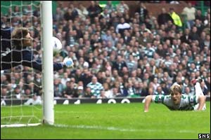 Stilian Petrov (right) heads Celtic into the lead