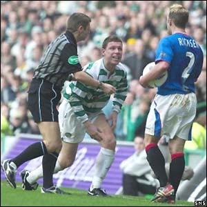 Referee Stuart Dougal steps in to defuse tensions between Celtic's Alan Thompson and Fernando Ricksen of Rangers