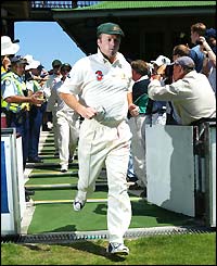 India declare on 705-7