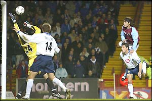 Juan Pablo Angel scores to put Aston Villa ahead