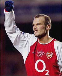 Freddie Ljungberg salutes the Highbury crowd after scoring the fourth