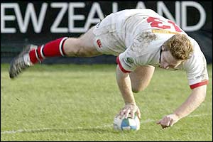 Shane Stewart scores Ulster's fourth try against Leicester 