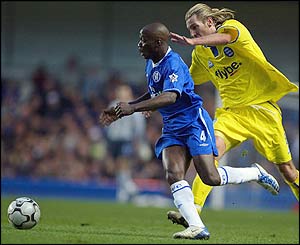 Claude Makelele of Chelsea is tackled by Birmingham's Robbie Savage early in a tight match