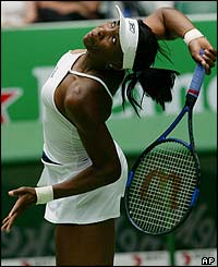 Venus Williams beats Ashley Harkleroad 6-2 6-1