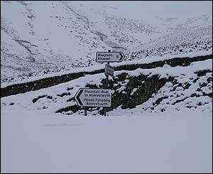 Heavy snow in the Elan Valley near Rhayader, Powys (Chris Newman)
