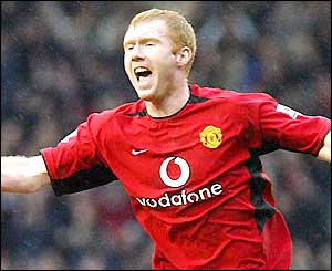 Paul Scholes celebrates scoring Man Utd's second