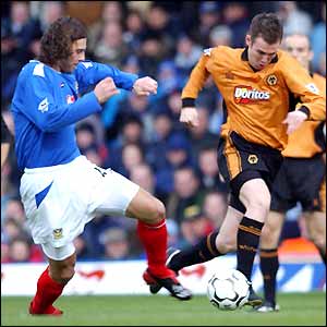 Patrick Berger tries to tackle Wolves' Kenny Miller