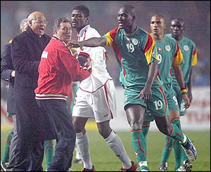 Tunisia coach Roger Lemerre tries to calm down Senegal's players
