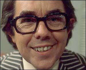 Ronnie Corbett in Bed