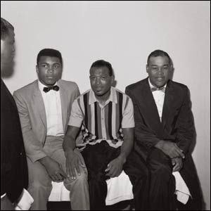 Clay met his idols Sugar Ray Robinson and Joe Louis in Los Angeles. Photo 1962 � Howard L. Bingham 