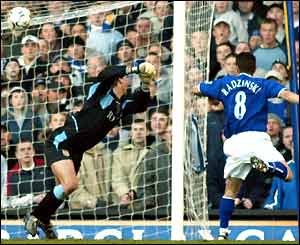 Tomasz Radzinski scores the opener for Everton
