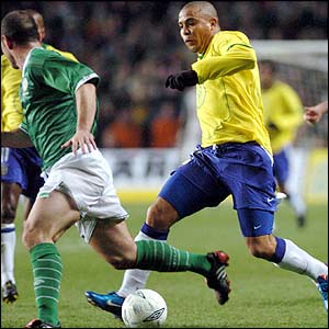 Ronaldo runs at the Irish defence 