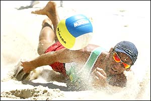 Marcio Araujo dives to keep the ball in play