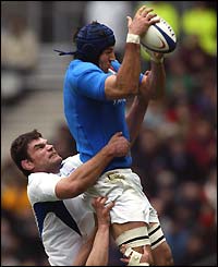 Lock Fabien Pelous challenges Italy's Santiago Dellape at the line-out 