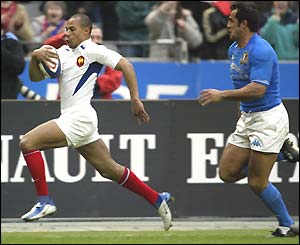 Full-back Pepito Elhorga sprints away to touch down for France's third and final try 