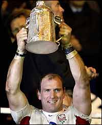 England captain Lawrence Dallaglio lifts the Calcutta Cup