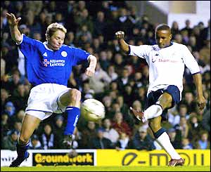 Jermain Defoe scores the Spurs equaliser