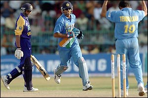 Tillakaratne Dilshan is out for 22 and joins Sangakkara, Mahela Jayawardene and Atapattu back in the pavilion