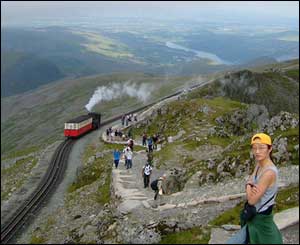 Aled Powell, living in Changwon, Korea, brought his Korean girlfriend Hyo-jung to Snowdon - she had not believed a train ran to the top