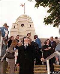 Bates leaves Wembley after Vialli's team win the last FA Cup Final