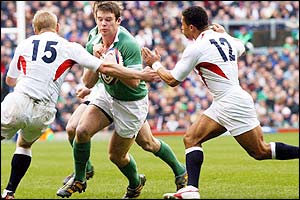Gordon D'arcy tries to get past Iain Balshaw and Jason Robinson