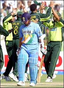 Sachin Tendulkar walks off while Pakistan celebrate