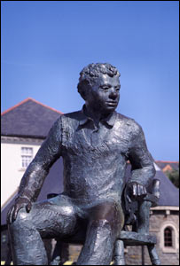 Chris Gilloch sent this image of a Dylan Thomas statue in the Swansea area. Chris, from Swansea, is currently in Japan teaching English