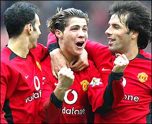 Cristiano Ronaldo celebrates with Ryan Giggs and Ruud van Nistelrooy