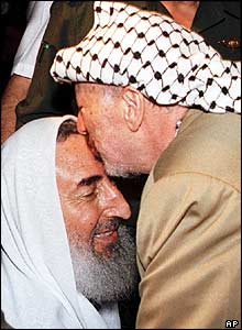 Sheikh Yassin greeted by Yasser Arafat on his release from jail in 1997