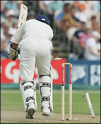 Michael Vaughan makes his third consecutive below 20 runs as England flounder during the second session