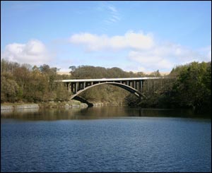 A465 Heads of the Valley road passing over Nant Hir reservoir, Hirwaun, Aberdare (Tim Jones) 