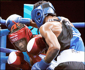 Edvaldo Oliviera beats Carlos Velasquez 