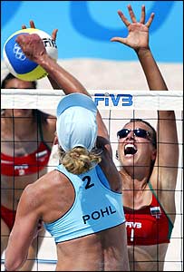 Pohl goes up at the net against Tzvetelina Yanchulova