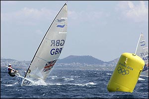 Ainslie rounds the buoy