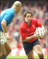 Shane Williams chooses to go solo after 24 minutes and it pays off as he scores Wales' first try