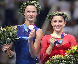 Svetlana Khorkina (left) with her silver medal and Carly Patterson with her gold