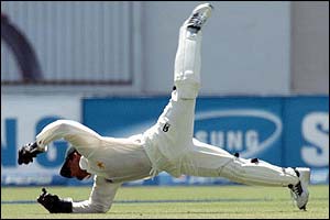 Pakistan's wicketkeeper Moin Khan fails to stop the ball