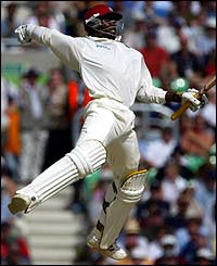 Chris Gayle celebrates his century