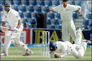 India take the wicket of Pakistan skipper Inzamam-ul-Haq