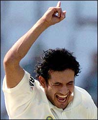 Irfan Pathan celebrates after dismissing Pakistan's Abdul Razzaq 