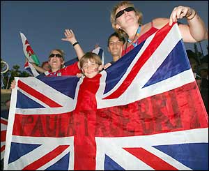 British fans turn out to support Paula Radcliffe