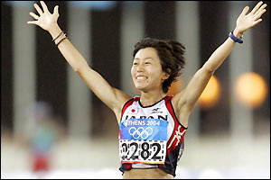 Mizuki Noguchi claims Japan's second consecutive gold in the women's marathon