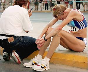 Paula Radcliffe is left dejected at the roadside