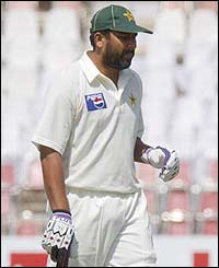 Inzamam-ul-Haq begins the long walk back to the pavilion