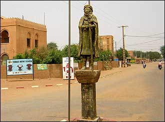 Statue of Askia Muhammed